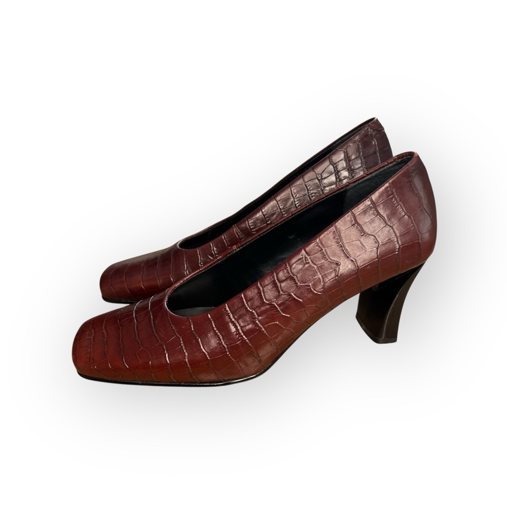 Bass Shoes Womens 7M Heels Classic Pumps Burgundy Red Croc Reptile Leather City